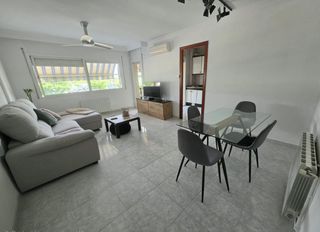 Pis  Plaça agermanament. Piso con 4 dormitorios y 2 baños, perfecto para una familia.