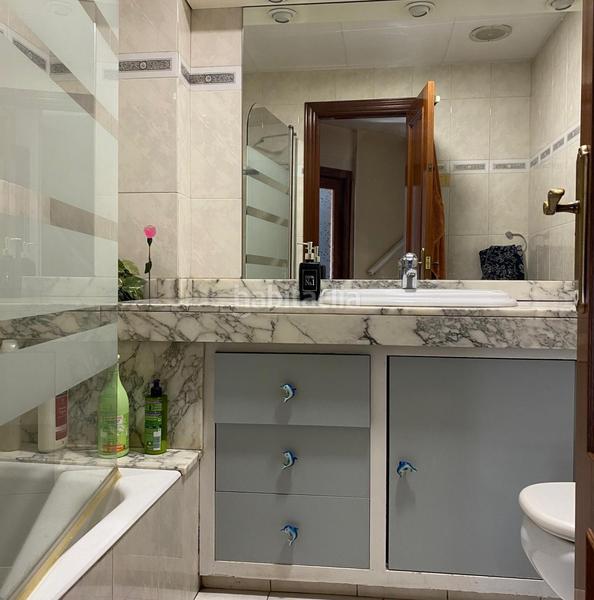 Foto 3c786766-299c-44b8-8db4-b14b7151a007. Casa adossada amb calefacció aparcament a Escodines Manresa