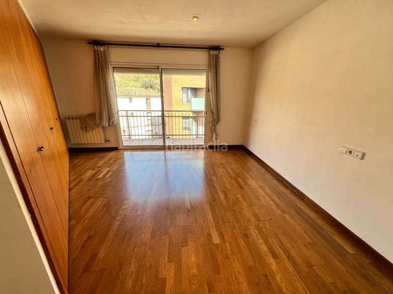 Foto c342eb63-963f-4084-9d7d-30b2dfd7f2f8. Duplex with heating parking in Centre - Passeig i Rodalies Manresa