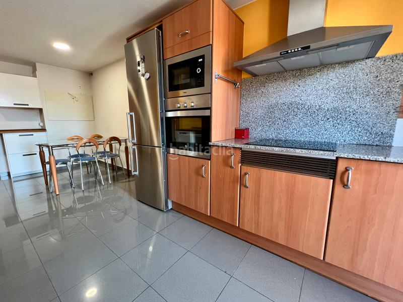 Foto c6ceaadd-b864-4c19-9aa3-47de90eec6f9. Duplex with heating parking in Centre - Passeig i Rodalies Manresa