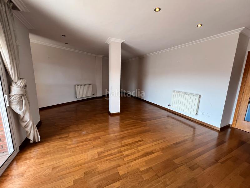 Foto c7125b8e-b8eb-4fc3-b9c1-c77d8f382368. Duplex with heating parking in Centre - Passeig i Rodalies Manresa