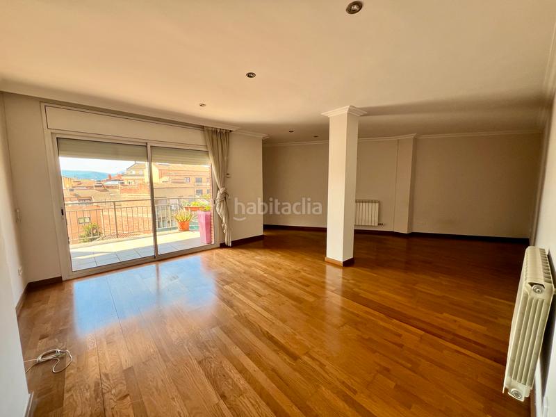 Foto d94443f1-04e1-42c5-a306-25490a0abf05. Duplex with heating parking in Centre - Passeig i Rodalies Manresa