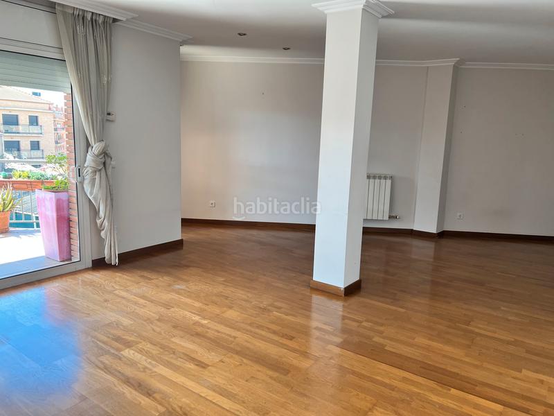 Foto ec672c24-1f3b-45e3-bd75-ea15c9d55ab5. Duplex with heating parking in Centre - Passeig i Rodalies Manresa