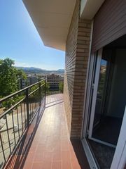 Apartamento  De navarra. Piso en manresa luminoso