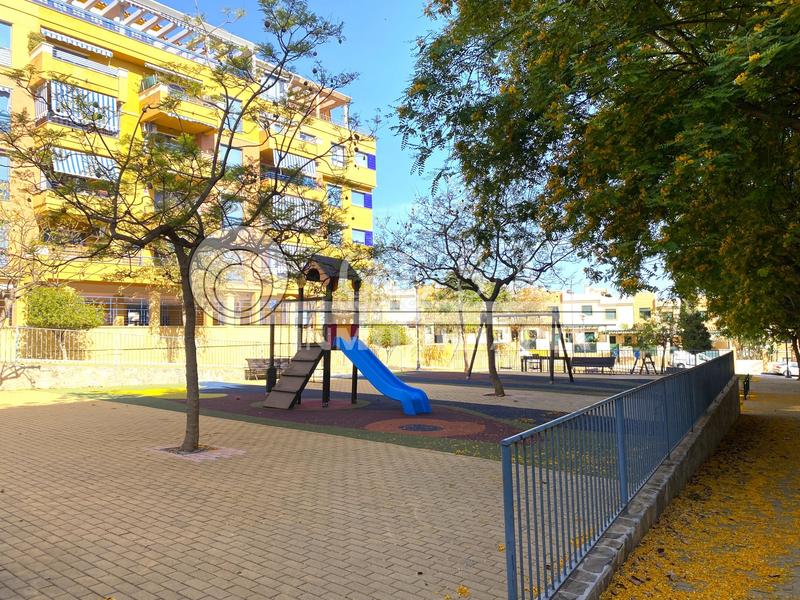 Foto 52af6aac-fbb4-4ef1-ae89-a2946224c15a. Flat with heating parking pool in El Tomillar Torre del Mar