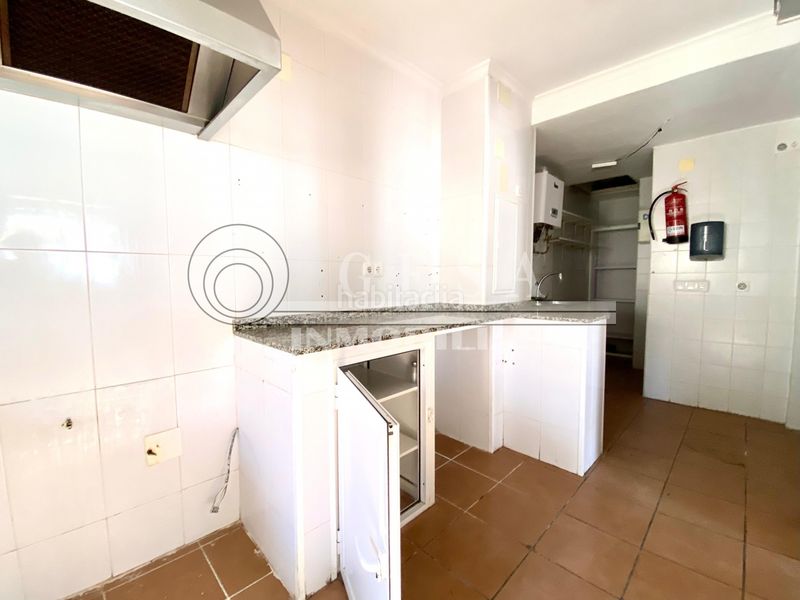 Foto 2c09468c-ca48-4d60-b369-948929be6cf5. Local comercial a Poniente-Faro Torre del Mar
