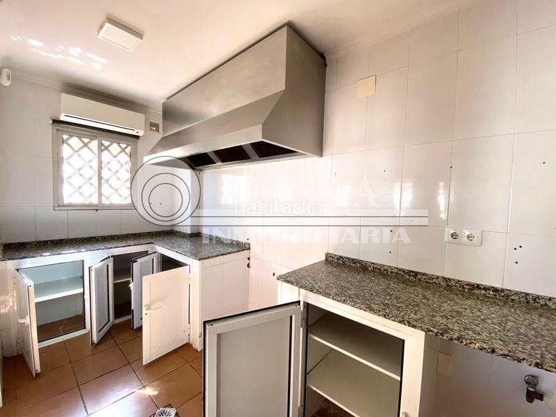 Foto ecae210e-e3aa-417d-a632-57e2dec9a461. Local comercial a Poniente-Faro Torre del Mar