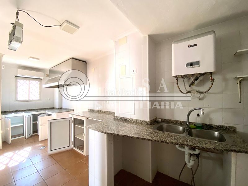 Foto f428400e-b759-425f-8c24-7d7e4d47ff8d. Local comercial a Poniente-Faro Torre del Mar
