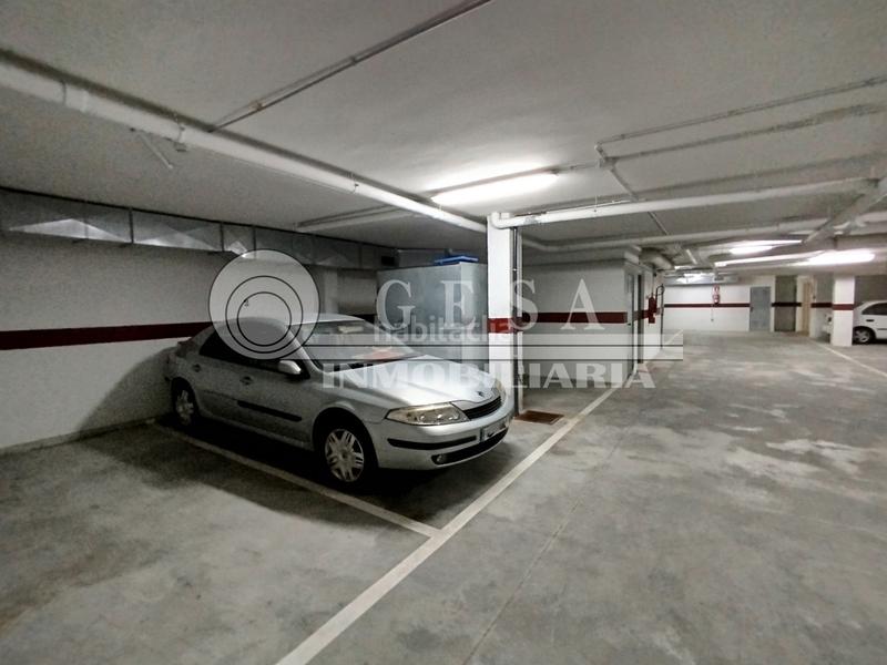 Foto d9154f6b-1eba-4dd3-a8e5-d480cb79a070. Parking coche en Urbanización Santa Rosa Torrox