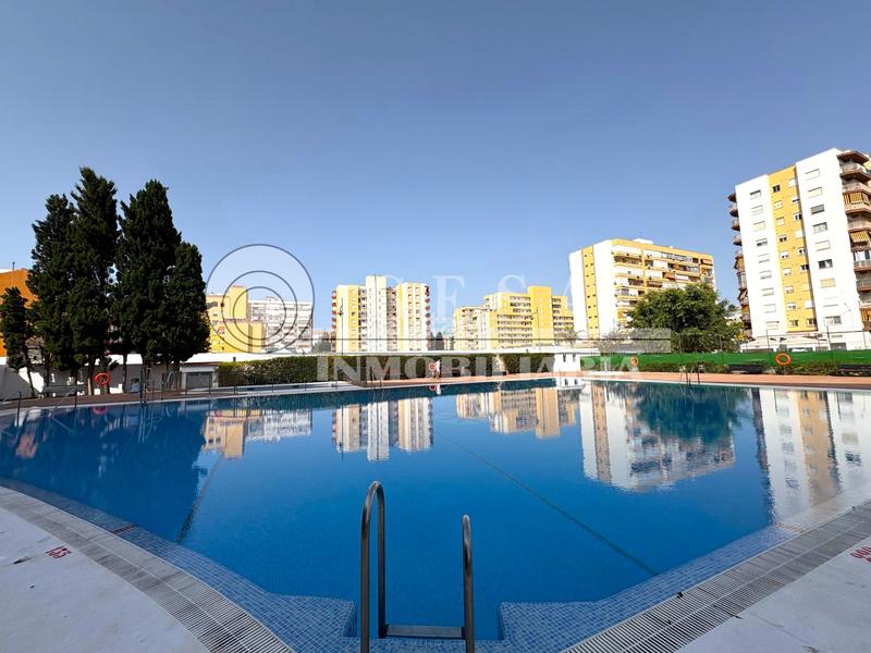 Foto 246f129f-f924-4e65-803d-987c90cf6b00. Flat with pool in Poniente-Faro Torre del Mar