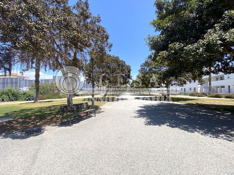 Foto 3d852a85-94f2-4db2-867b-ff6249603a6e. Pis amb calefacció aparcament piscina a Poniente-Faro Torre del Mar