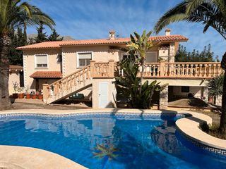 Chalet en Barranco Hondo-Varadero. Chalet con 5 habitaciones con parking, piscina, calefacción y ai