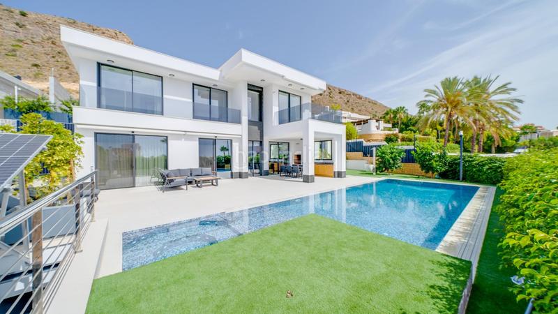 Foto ed9e9e23-420e-4712-b5e2-419033c1f46f. Chalet con riscaldamento parcheggio piscina in Golf Bahía Finestrat