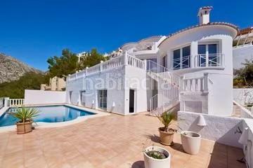 Foto a7060bac-c7b3-42f2-b326-675502c4ea56. Xalet amb calefacció aparcament piscina a Altea hills Altea