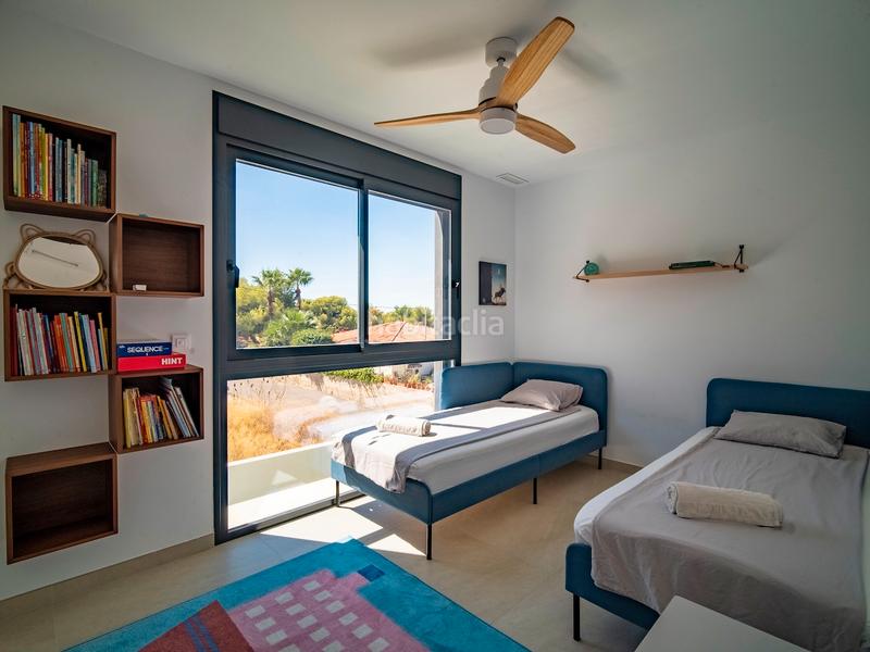 Foto 48a7994c-3c8f-4a39-af79-a5f562e8613a. Casa adossada amb calefacció aparcament piscina a Alfàs del Pi (l´)