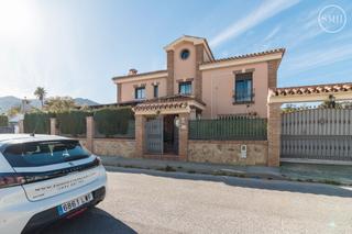 Casa  N/a. Precioso chalet de tres plantas,
