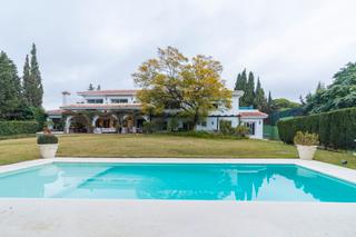 Xalet  N/a. Magnifica villa de estilo andaluz en urbanización  sitio de cala