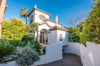 Xalet  N/a. Villa en marbella centro, descubra su oasis de paz en el corazón