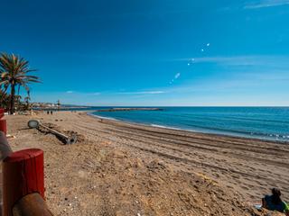 Appartement  N/a. Apartamento en primera línea de playa en una de las urbanizacion
