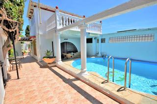 Xalet  N/a. Fantástica villa junto a la playa en costabella marbella.