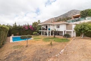 Xalet  Calle granada. Estupenda casa para disfrutar cómodamente con tu familia, muy bi