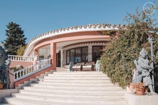 Casa en Guadalobón. Exquisita villa ubicada en la prestigiosa zona de la gaspara en