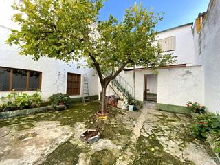 Casa a Alameda. Gran casa en el pueblo de alameda esta disponible