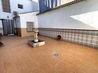 Casa a Villanueva de Algaidas. Casa con gran patio en villanueva de algaidas puede ser tuya