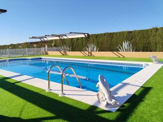 Mas à Archidona. Se vende magnífica casa con terreno rural en archidona!