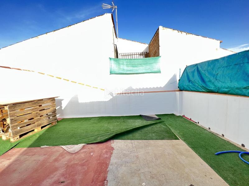 Foto 20c4e0ea-2784-4a13-8632-781fdc19f3fa. Casa en exclusiva, casa con piso en planta alta en Alameda