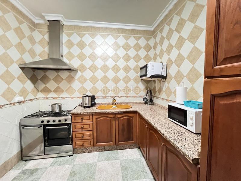 Foto 3b9b6e6e-bd1a-4b23-9efe-e617bf283379. Casa en exclusiva, casa con piso en planta alta en Alameda