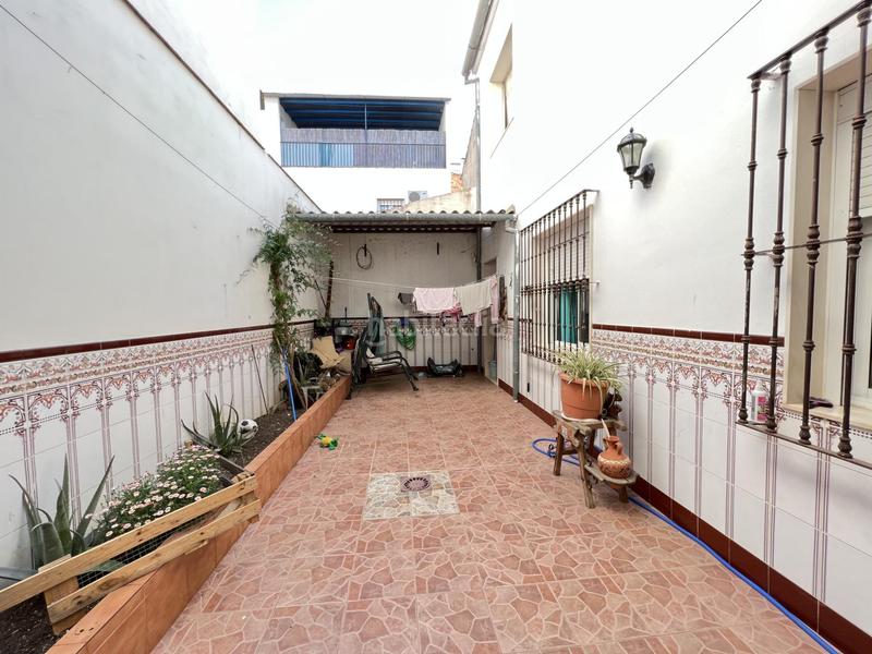 Foto 4e4d17ca-f85f-4dba-a877-9a15641f7f2e. Casa en exclusiva, casa con piso en planta alta en Alameda