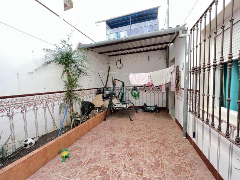 Foto 7591225c-5b09-4ad5-839d-6320c28e75fa. Casa en exclusiva, casa con piso en planta alta en Alameda