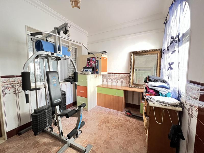 Foto a6ba04c2-1ea8-4365-b7a1-5e1f8bb9bb6a. Casa en exclusiva, casa con piso en planta alta en Alameda