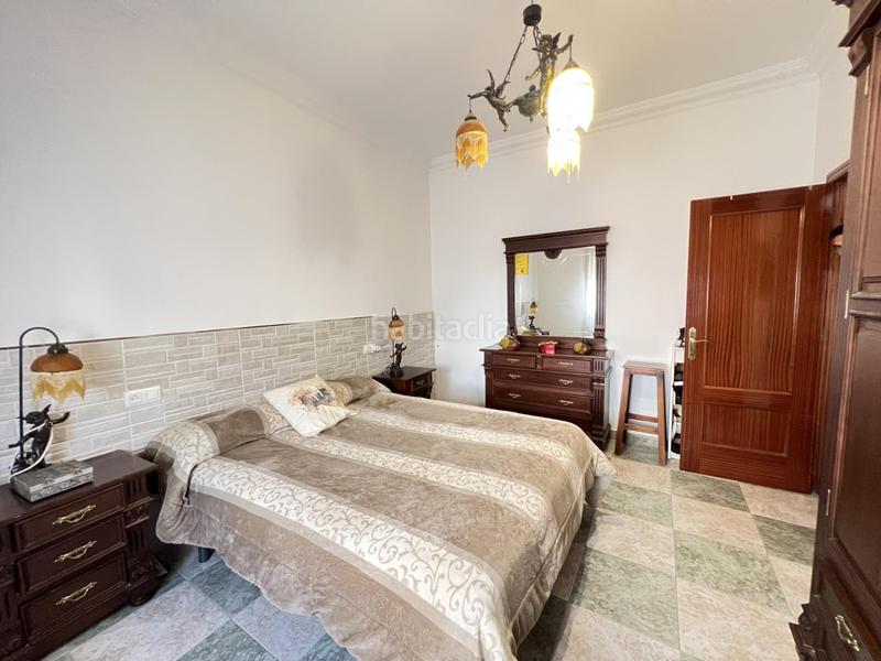 Foto b2d85d0e-b9fb-44f2-b2a8-72c55114d21c. Casa en exclusiva, casa con piso en planta alta en Alameda