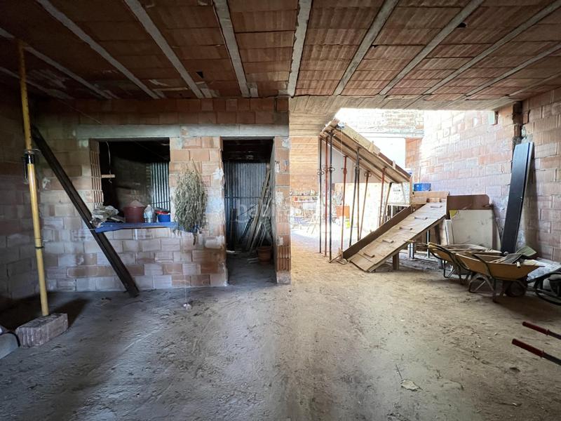 Foto ebaad618-313b-47a4-bf31-3e0d3f7c5908. Casa en exclusiva, casa con piso en planta alta en Alameda