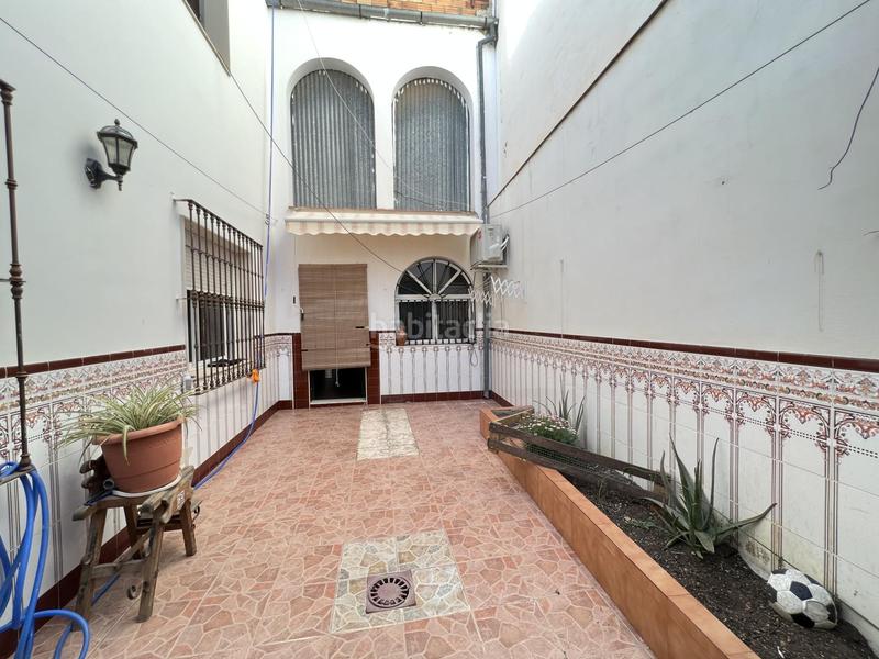 Foto ee8c061a-56d2-4896-a4d1-6a3fbe2ce2a8. Casa en exclusiva, casa con piso en planta alta en Alameda