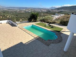 Chalet en Centro. Chalet independiente en zona antequera golf puede ser tuyo