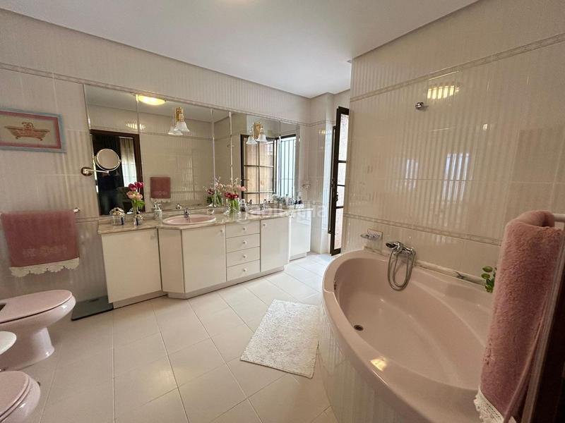 Foto d7247300-6ae7-4583-b361-184f2c84addf. Casa en exclusiva casa en zona centrica con cochera en Antequera