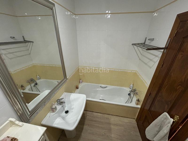 Foto 44f57326-7db3-4773-a062-f5fe9271d7d4. Piso  en zona centrica con plaza de aparcamiento en Antequera