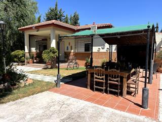 Masia a Centro. Parcela rustica con dos viviendas y piscina sale a la venta