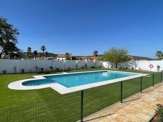 Duplex en Mollina. En exclusiva duplex en mollina con plaza de aparcamiento y trast