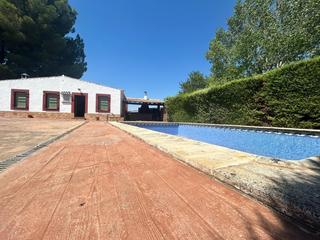 Masia a Centro. Parcela rustica con casa y piscina