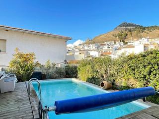 Casa a Archidona. Casa con patio con piscina y bonita terraza en archidona busca p