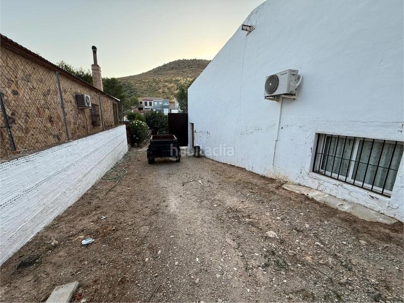 Foto 4667ed7f-971a-4ffc-af36-0f2eb2cd2b3e. Masia amb aparcament a Alameda