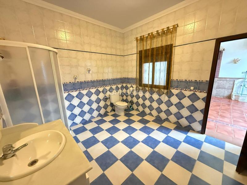 Foto a6d38ab3-2d91-4ac1-a1c7-cccc2576e68b. Masia amb aparcament a Alameda