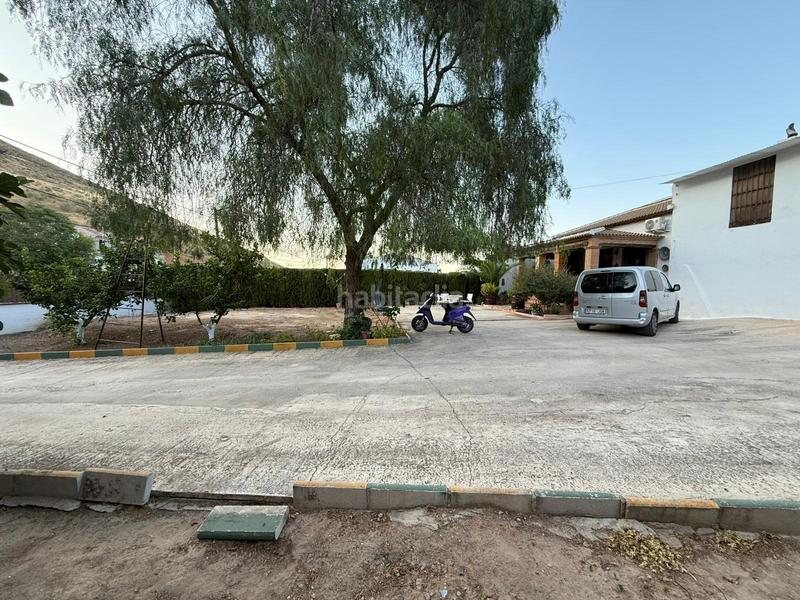 Foto ac68c317-5187-45a4-af55-f82bb25c7360. Masia amb aparcament a Alameda