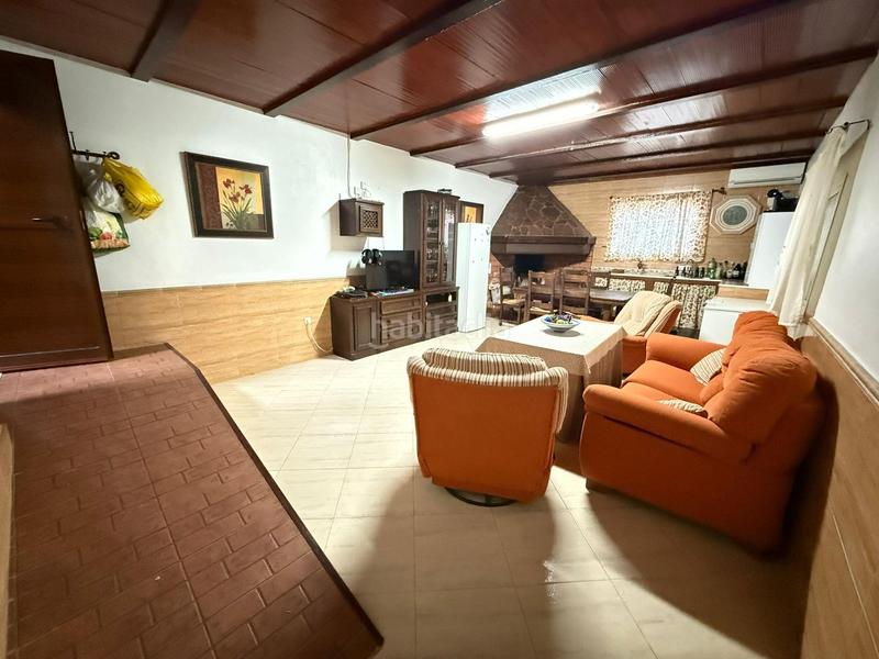 Foto da1777d1-caf9-4835-b417-b05fae463f9b. Masia amb aparcament a Alameda