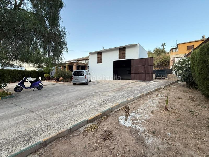 Foto f1c3d6d1-69d2-41cd-bcf9-a8136626a883. Masia amb aparcament a Alameda