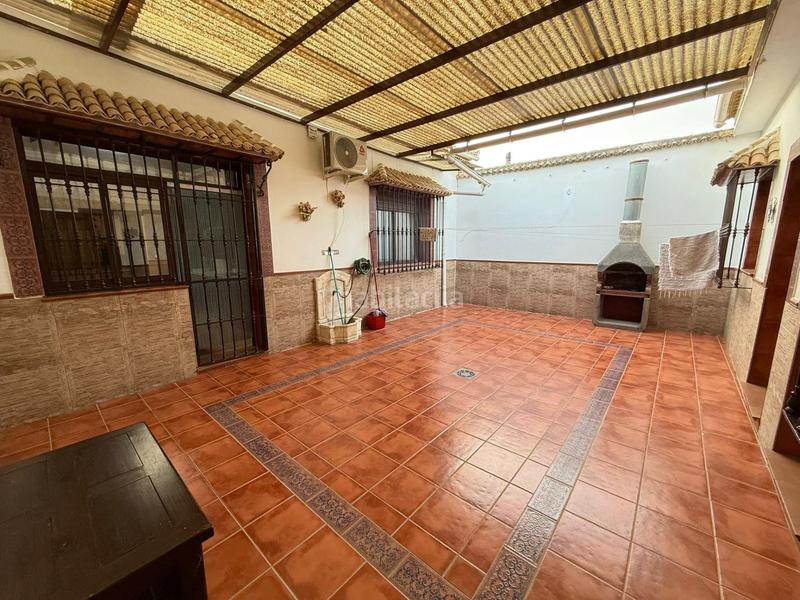 Foto f725cc9c-4fdc-476d-94aa-e80b6366b534. Masia amb aparcament a Alameda